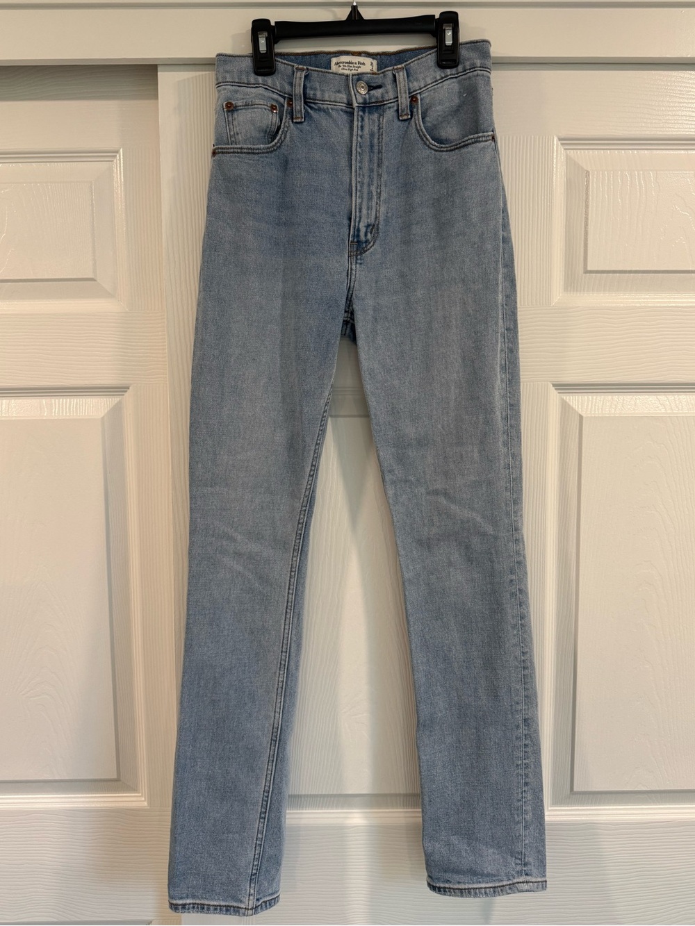 Abercrombie and Fitch “The 90s Slim Straight” Ultra High Rise Light Wash Jeans - Picture 2 of 6